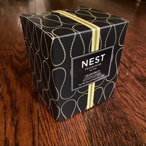 NEST grapefruit scented candle 8.1 oz NEW